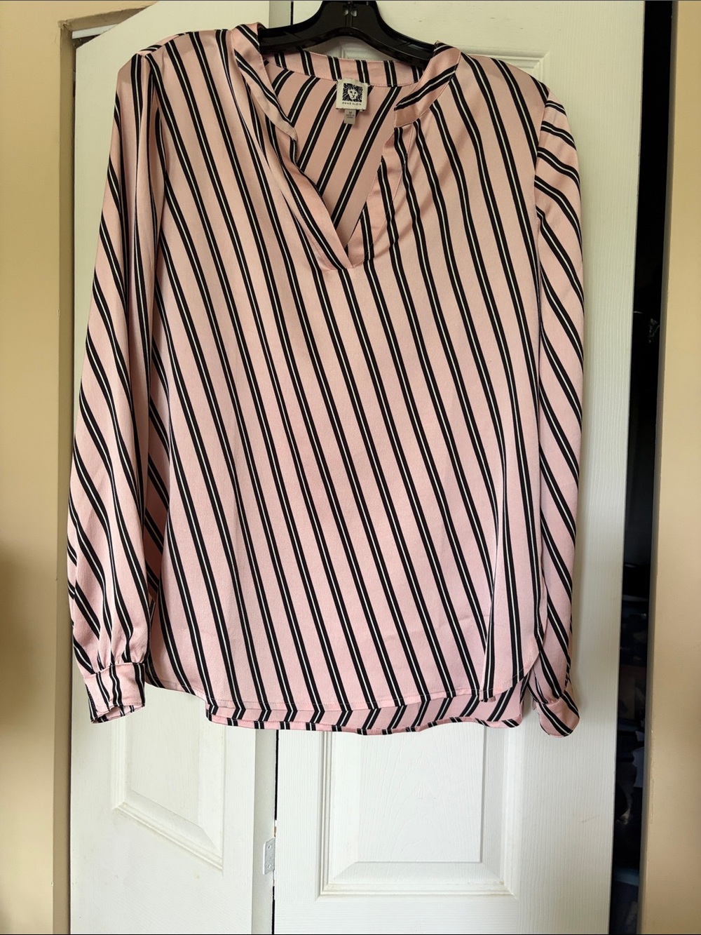 Anne Klein Striped Pink V-Neck Long Sleeve Top. 100% polyester.